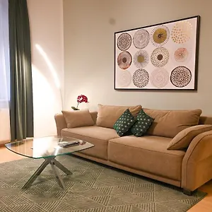 Amazing Altes Akh Apartment
