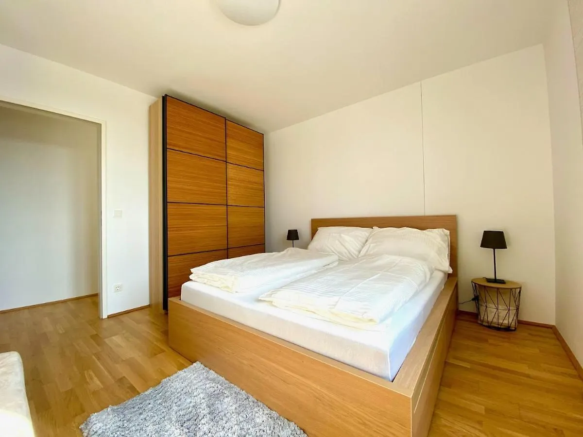 Sonnenwohnen Penthouse Direkt Bei U-Bahn Und Therme Wien Mit Top Anbindung Ins Zentrum 0*, Vienna Austria